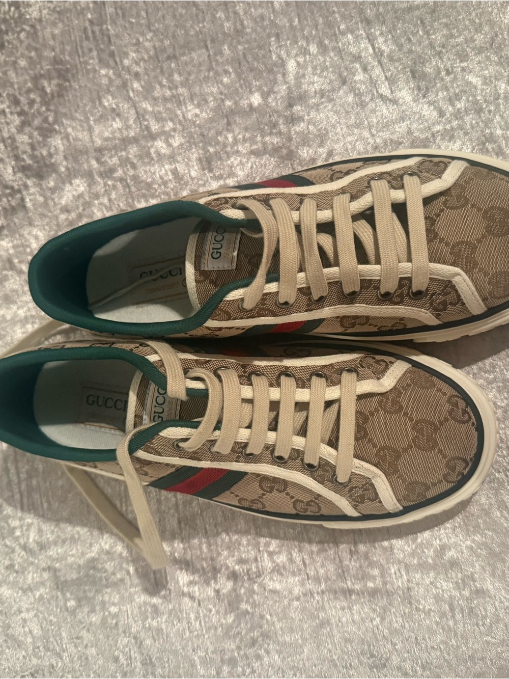 Gucci GG Supreme Low-Top Sneakers in Beige with Green & Red Web